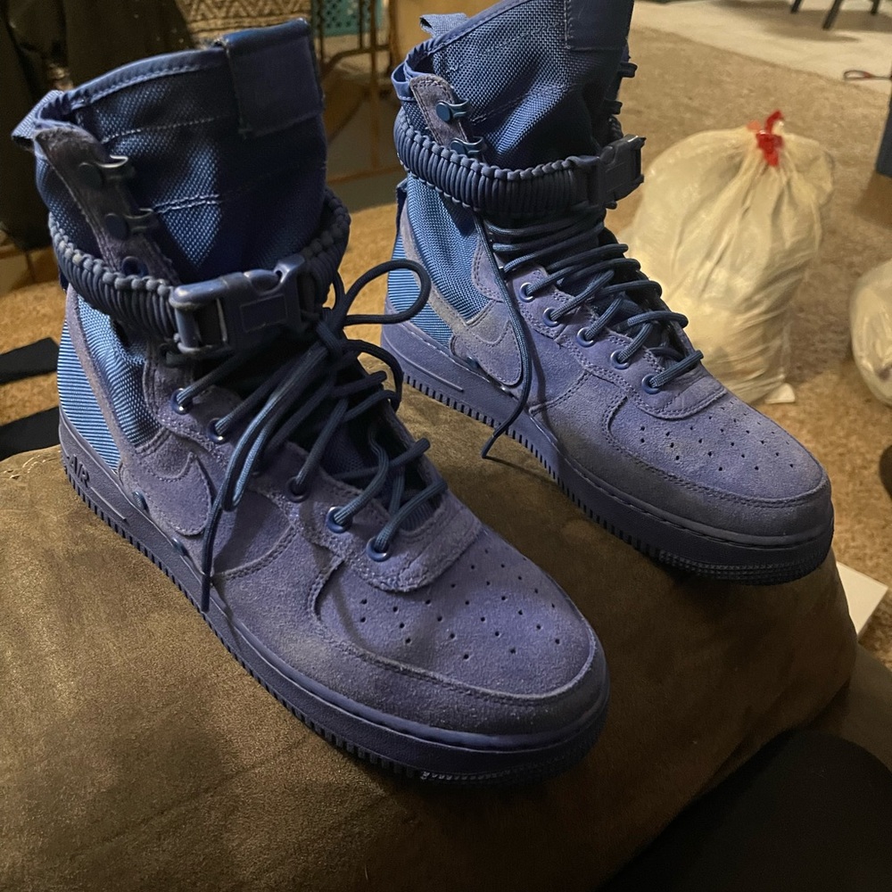Men’s Nike High Top Shoes